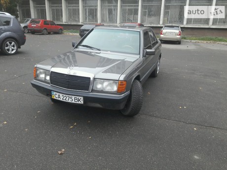 Mercedes-Benz 190 1984 Mercedes-Benz 190 1984