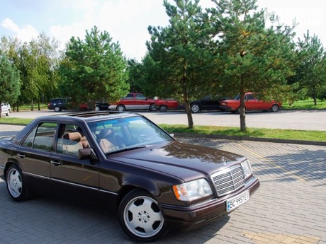 Mercedes-Benz E 220 1992