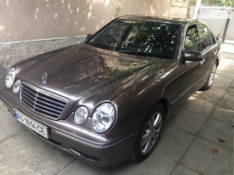 Mercedes-Benz E 220