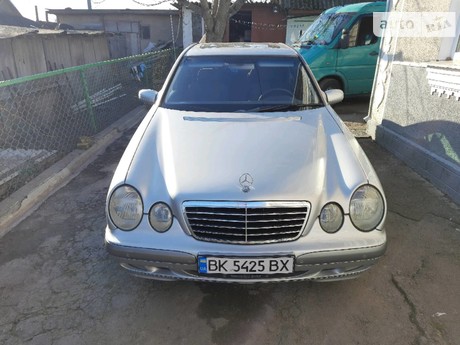 Mercedes-Benz E 220