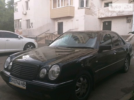 E 230 Mercedes-Benz E 230