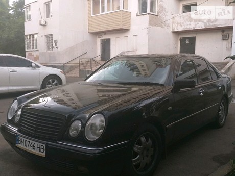 Mercedes-Benz E 230