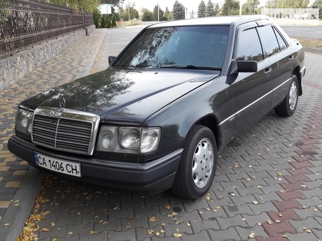 Mercedes-Benz E-Class 1989