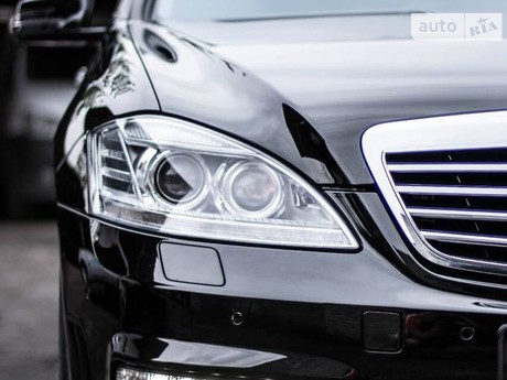 S 550 Mercedes-Benz S 550