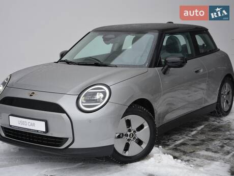 MINI Cooper 2024 в Киеве