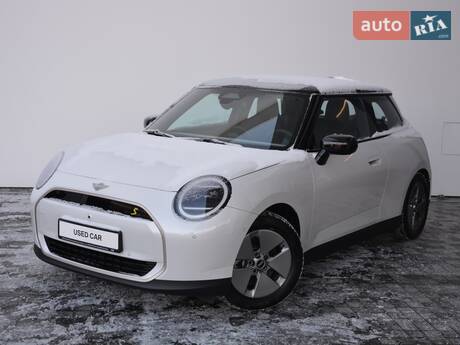 MINI Cooper 2024 в Киеве