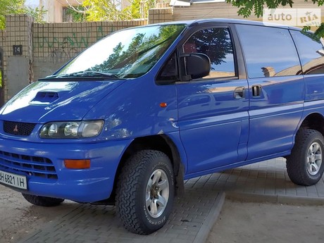 Mitsubishi Delica 2000
