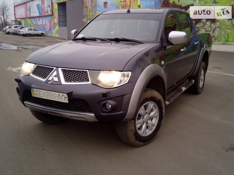 Mitsubishi L 200 2011