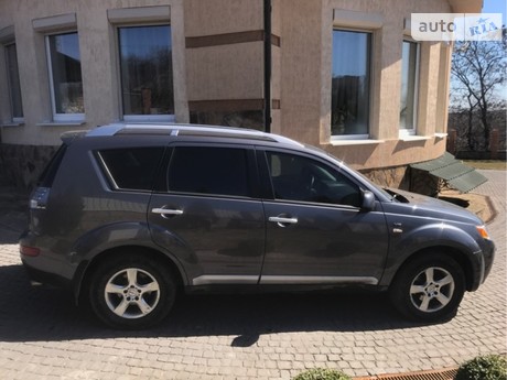 Mitsubishi Outlander XL