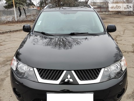 Mitsubishi Outlander XL