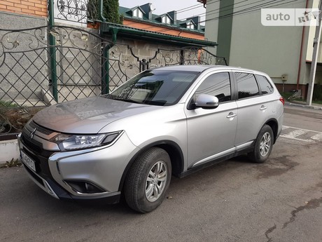 Mitsubishi Outlander 2020