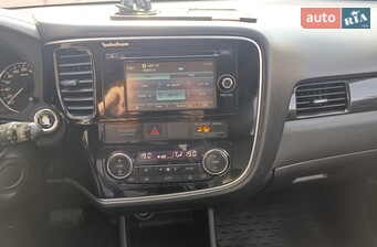 Mitsubishi Outlander  2016