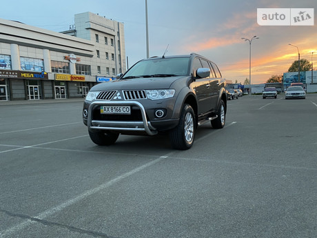 Mitsubishi Pajero Sport 2012