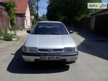 Nissan Sunny 1992