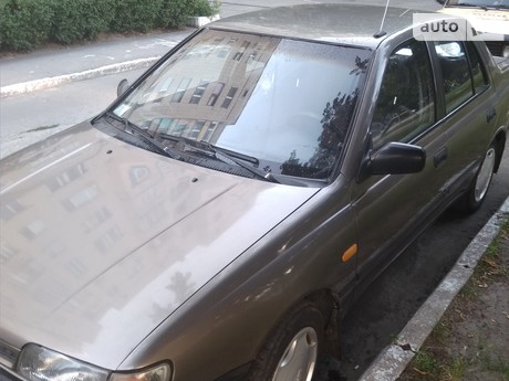 Nissan Sunny 1992