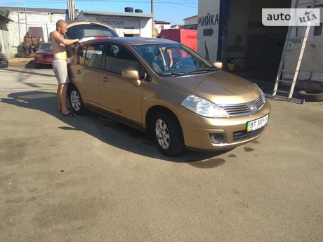 Nissan TIIDA 2007