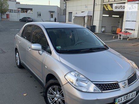 Nissan TIIDA 2008
