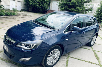 Opel Astra J 2011