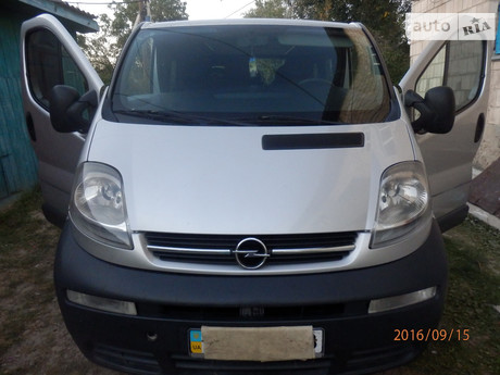 Opel Vivaro пасс. 2005