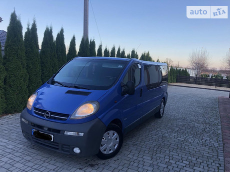 Opel Vivaro пасс. 2002