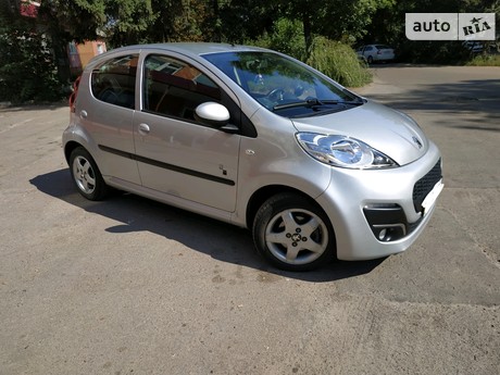 Peugeot 107 1.0 АT (68 л.с.) 2012