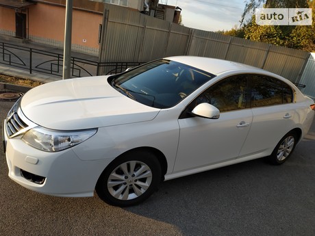 Renault Latitude 2.0 CVT (143 л.с.) 2013