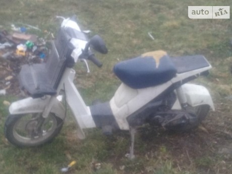 Suzuki Avenis 2000