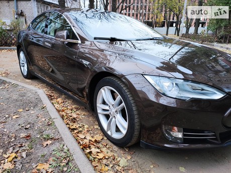 Tesla Model S 2014