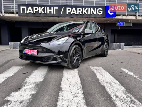 Tesla Model Y 2024 в Києві