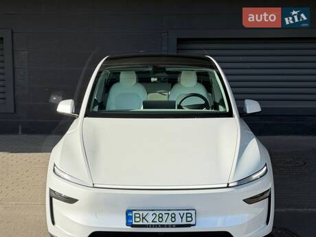 Tesla Model Y 2025 в Києві