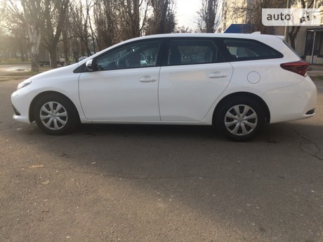 Toyota Auris 2015