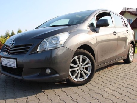 Toyota Avensis Verso 2011