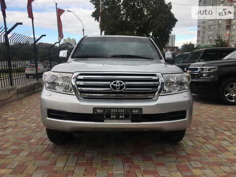 Toyota Land Cruiser 2011