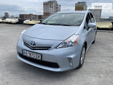 Toyota Prius v