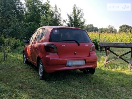 Toyota Yaris 1.0 MT (69 л.с.) 2000