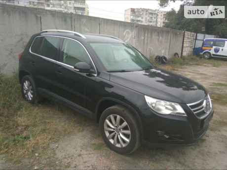 Volkswagen Tiguan 2.0 TDI 6G (140 л.с.) 4Motion 2011
