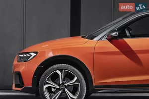 Контрастная геометрия движения -  A1 Citycarver GB кроссовер