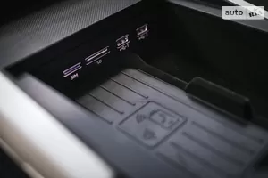 USB-C порти, AUX, розетки 12V і 220V