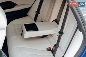 Стиль и удобство сзади - BMW i4 G26 (FL) купе