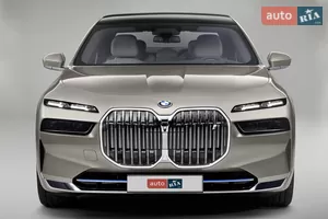 Взгляд электрической уверенности - Новый BMW i7 G70 седан