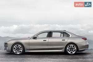 Динамика формы и роскоши - Новый BMW i7 G70 седан