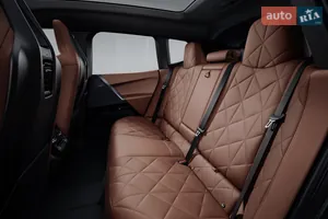 Вместительный задний ряд BMW iX - Новый BMW iX i20 (FL) кроссовер