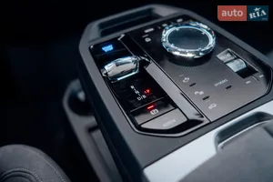 Центральная консоль BMW iX - Новый BMW iX i20 (FL) кроссовер