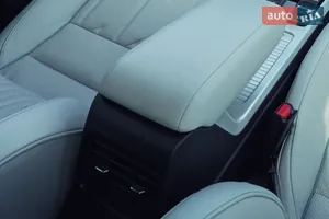 Зона отдыха для задних пассажиров - Новый Honda e:NP2 1 поколение кроссовер-купе