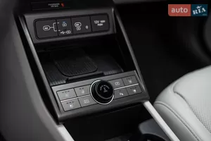 Заряжай без кабелей - Новый Hyundai Kona 2 поколение кроссовер