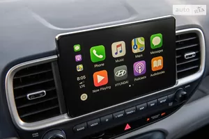 Поддержка приложений Apple CarPlay и Android Auto