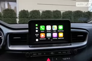 Поддержка приложений Apple CarPlay и Android Auto