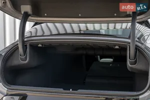 Практичний багажник із складними сидіннями - Kia EV4 1 поколение седан