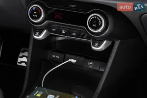 Центральная консоль с удобными опциями подключения - Новый  Picanto 3 поколение (2nd FL) хэтчбек