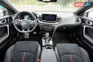 Спортивный и высокотехнологичный интерьер Kia ProCeed - Kia ProCeed 3 поколение (FL) универсал